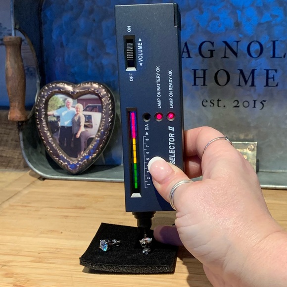 Gorgeous 3 cttw Moissanite luxury statement stud silver earrings - Picture 9 of 9